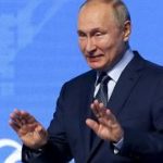 Путин обещает больше газа и обвиняет Европу