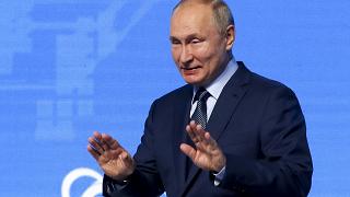 Путин обещает больше газа и обвиняет Европу