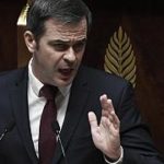 Французская оппозиция приостановила дебаты по вакцинному пропуску