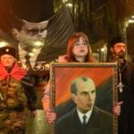 Украинские националисты провели факельные шествия в честь Степана Бандеры