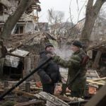 Интенсивные обстрелы, военные потери и погибшие дети на Украине